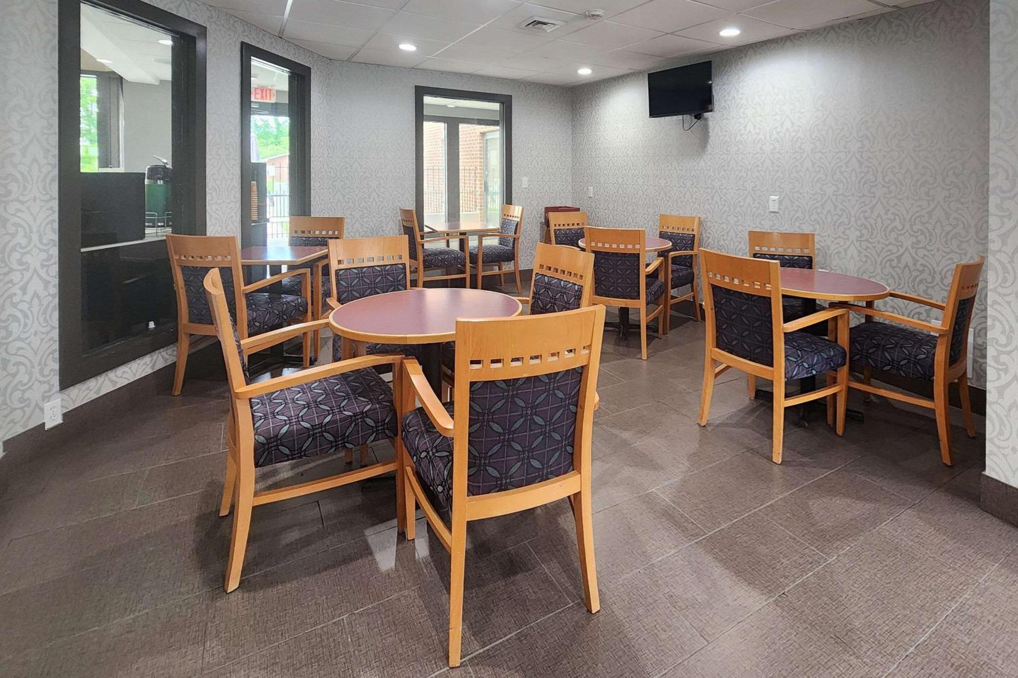 Quality Inn Dublin I-81 Exteriör bild