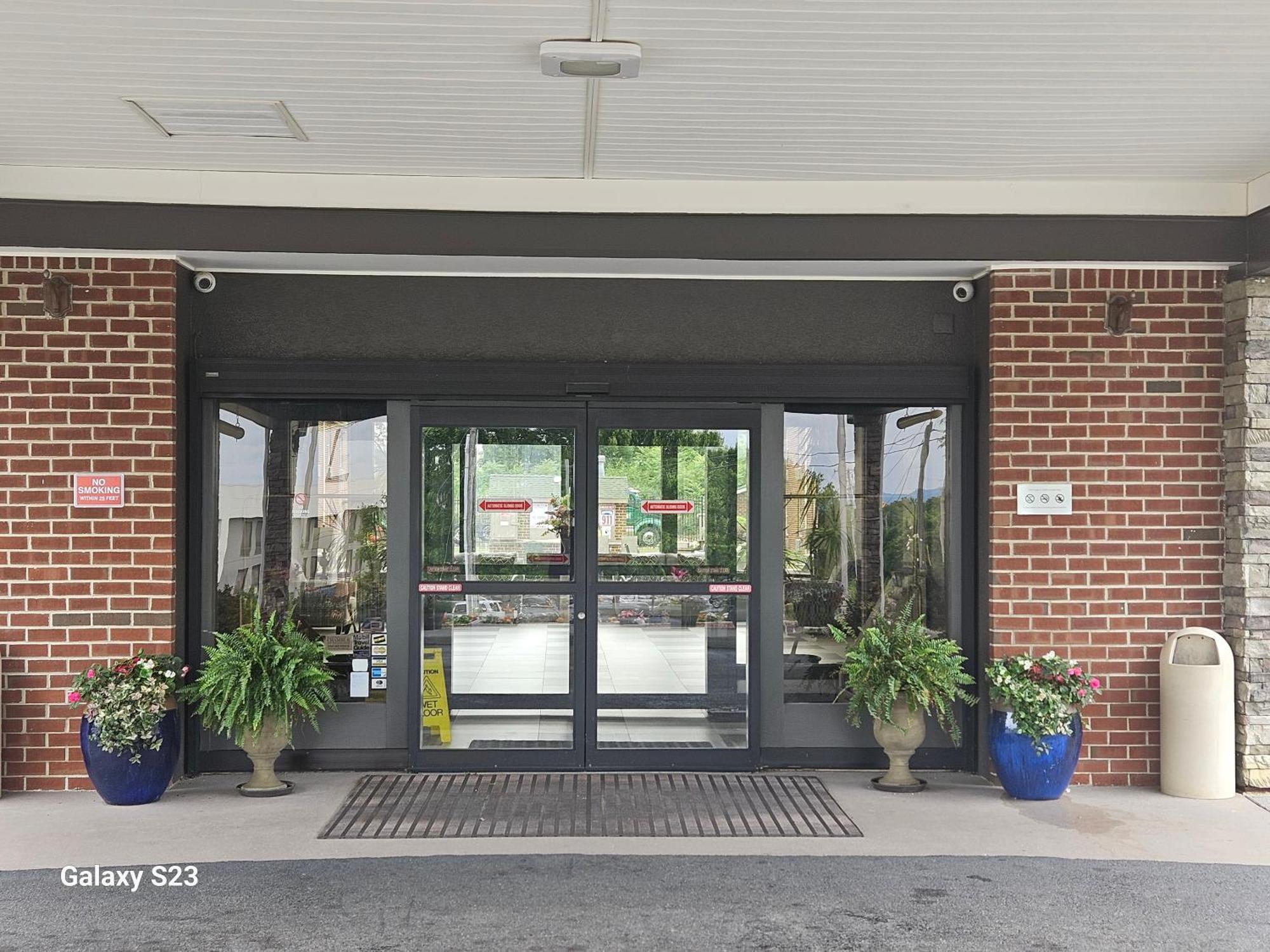 Quality Inn Dublin I-81 Exteriör bild