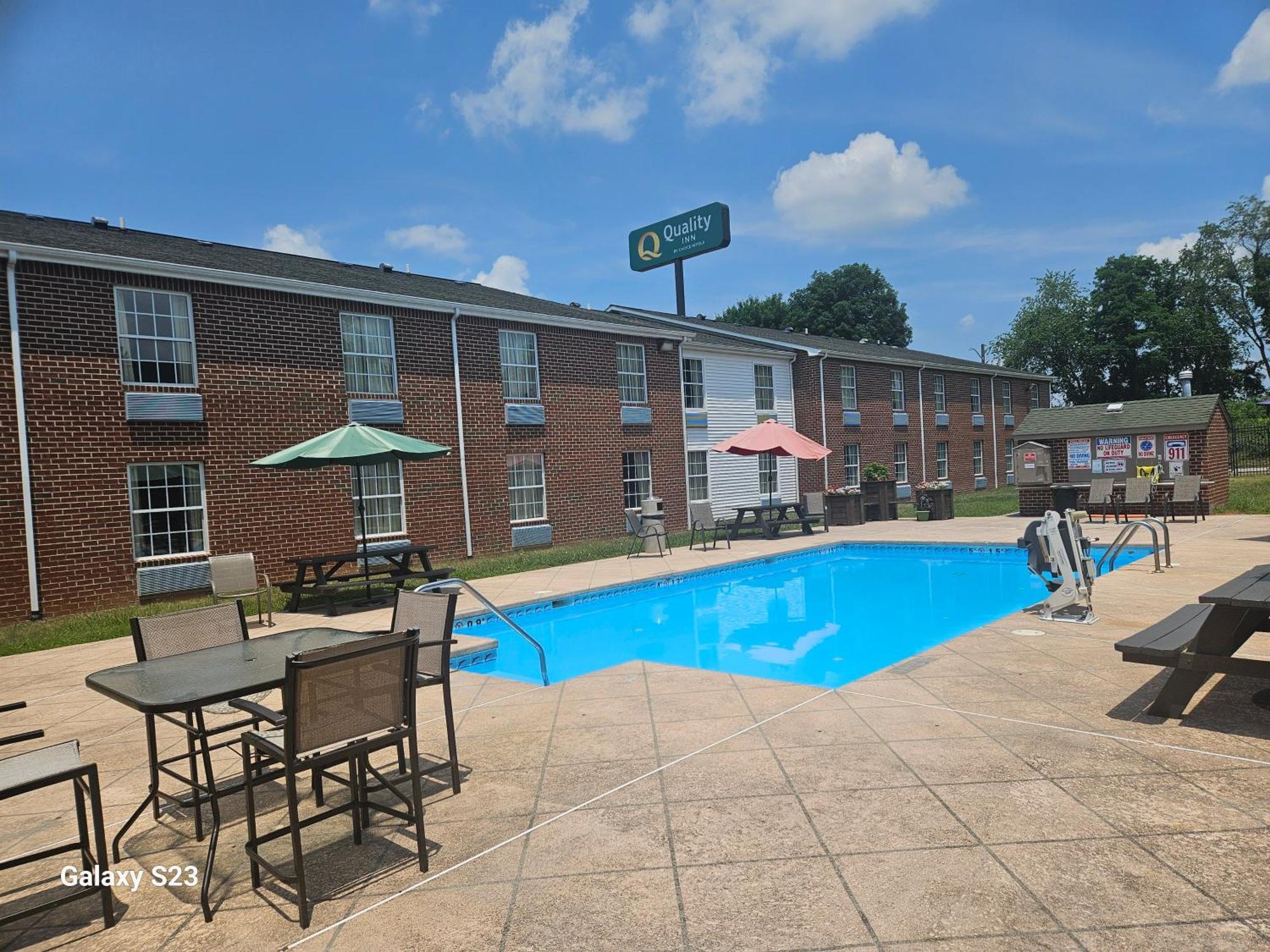 Quality Inn Dublin I-81 Exteriör bild