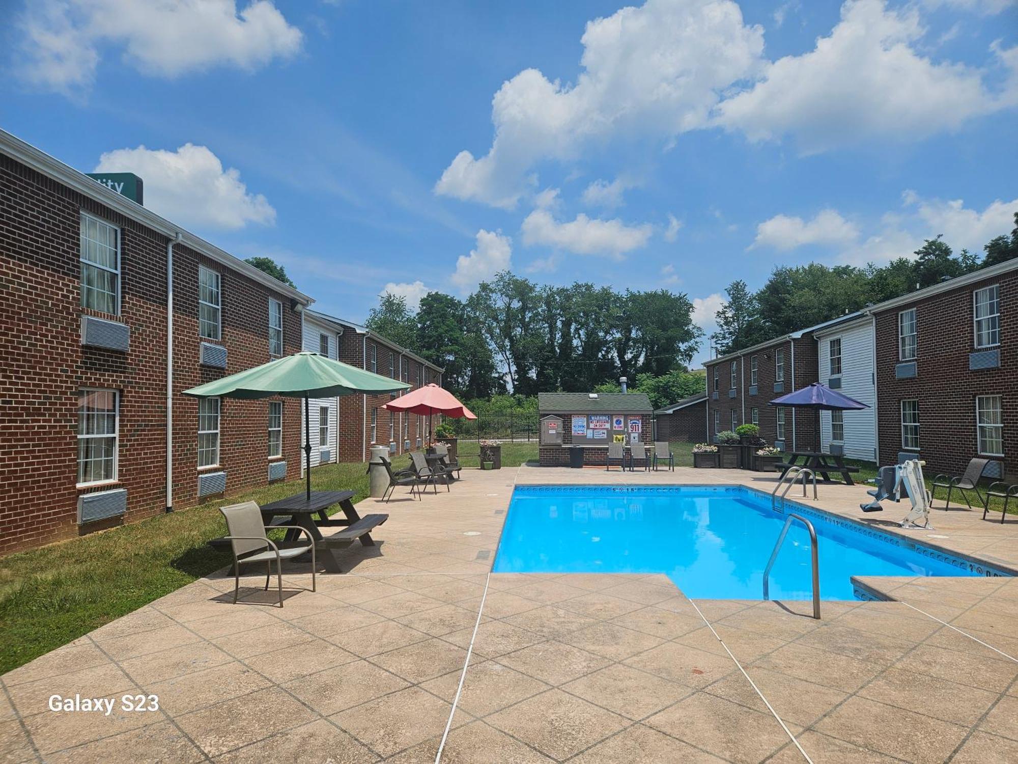 Quality Inn Dublin I-81 Exteriör bild