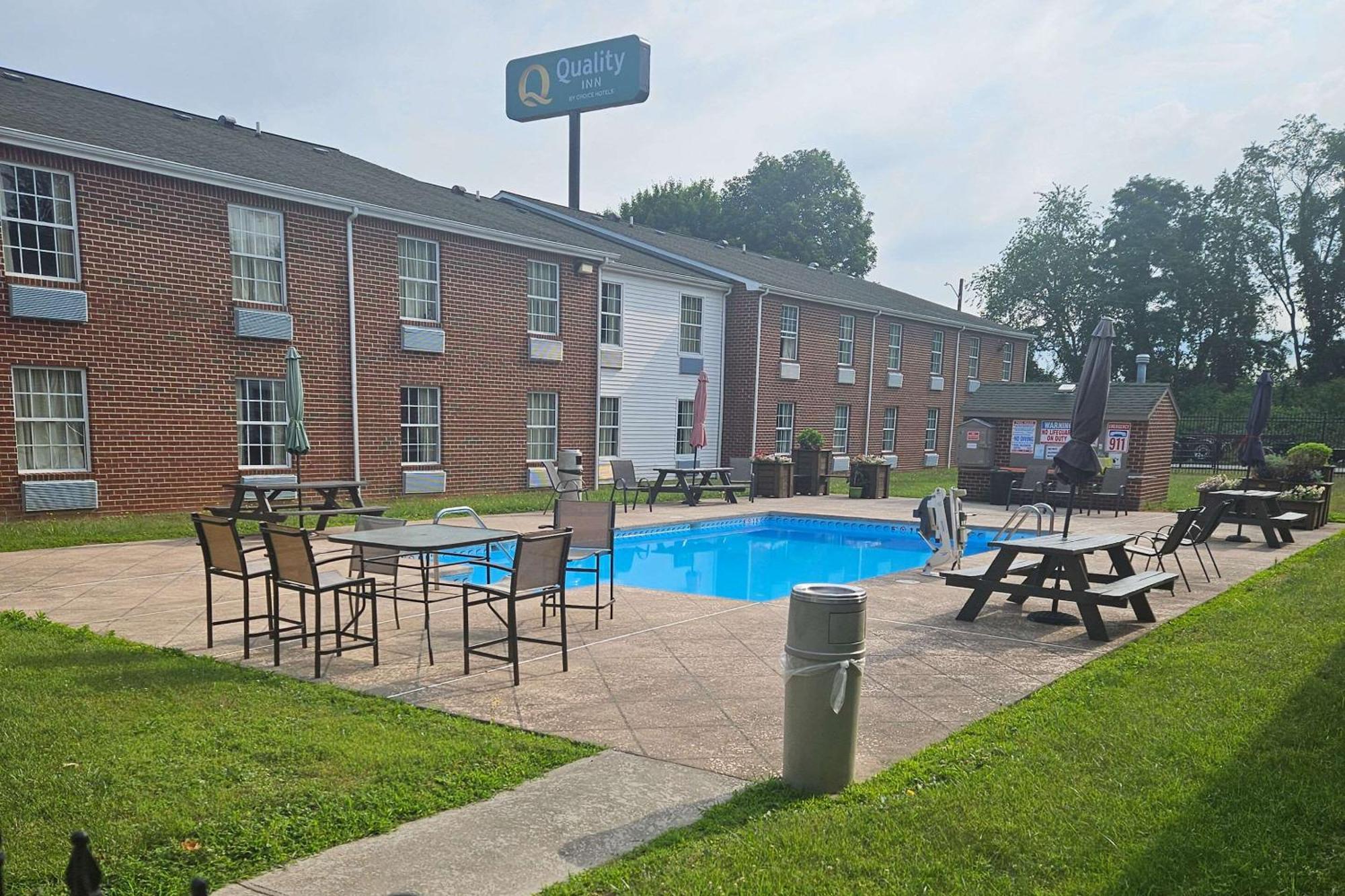 Quality Inn Dublin I-81 Exteriör bild