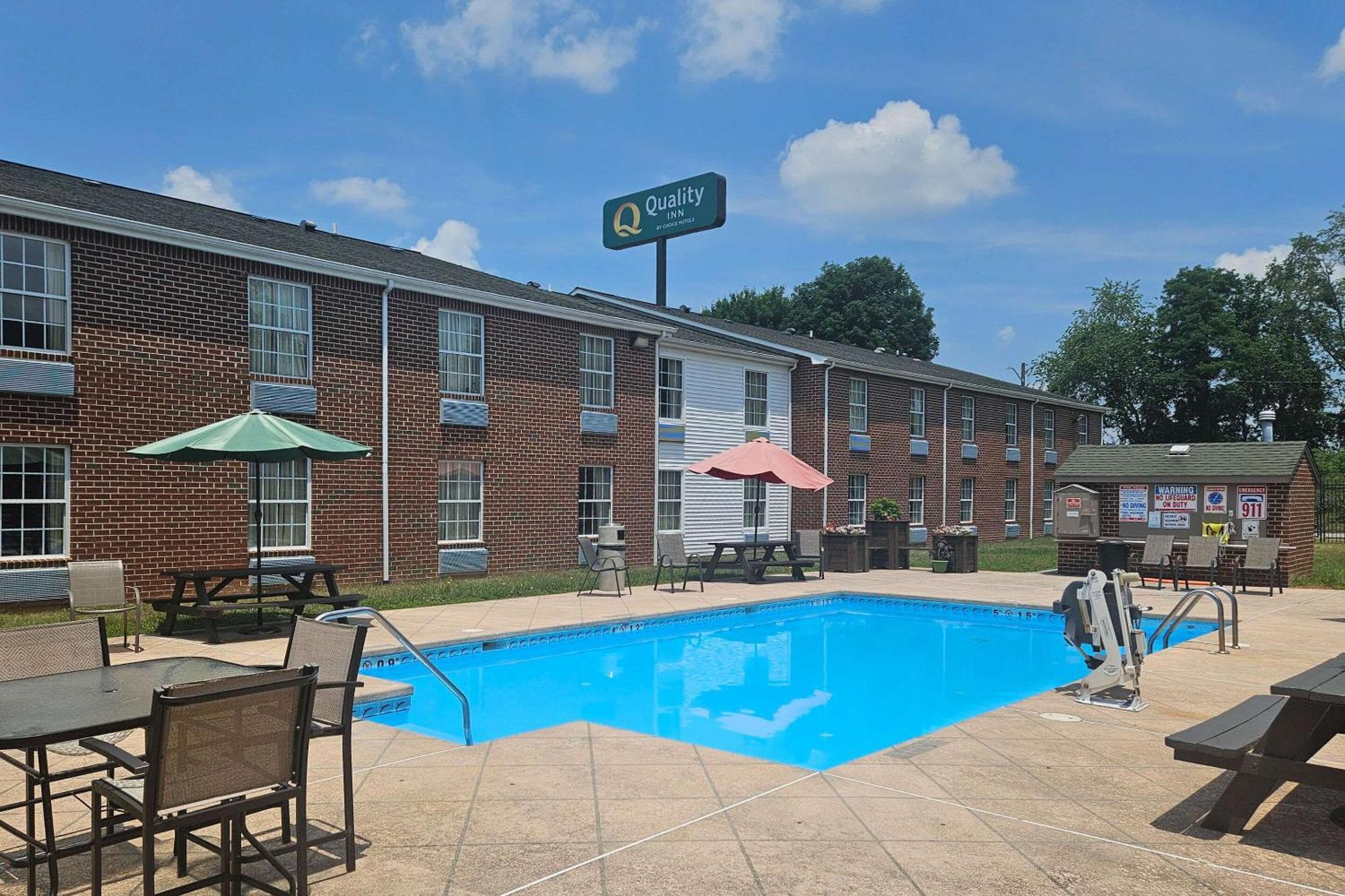 Quality Inn Dublin I-81 Exteriör bild